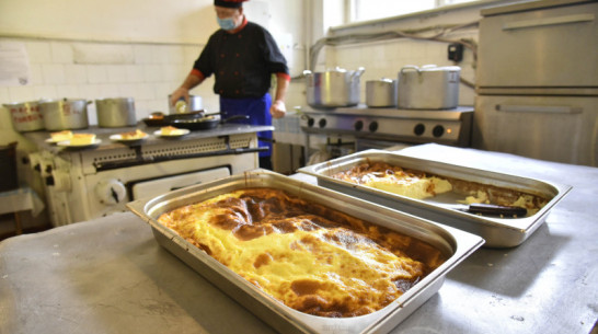 Контракты на школьное питание мэрия Воронежа раздала иногородним компаниям