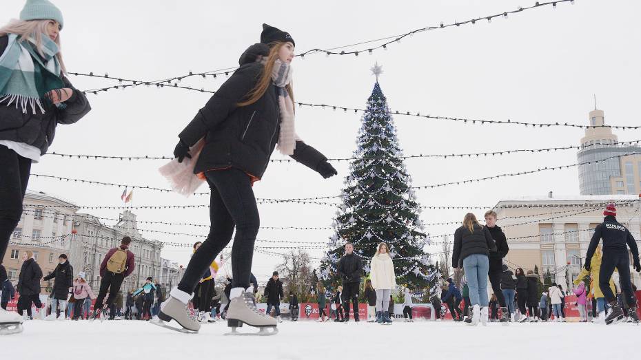 На площади Ленина в Воронеже оборудуют 2 катка к новогодним праздникам