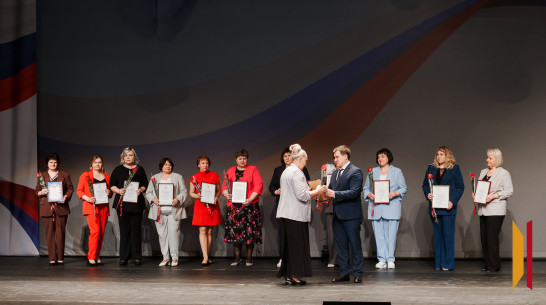 В Воронежском концертном зале наградили лучших медсестер