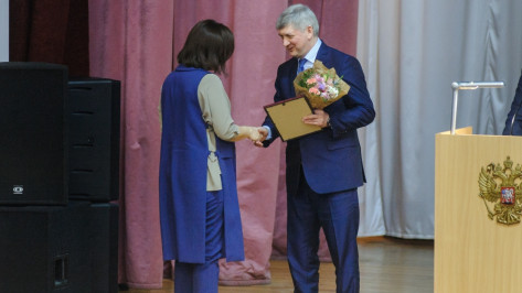 Александр Гусев вручил региональные награды судьям Воронежской области