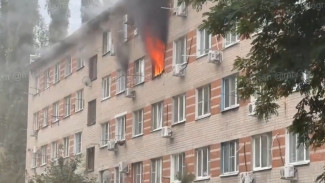 Росгвардейцы спасли людей из горящего общежития в Воронеже
