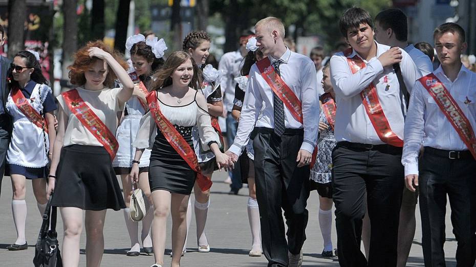 Выпускников Воронежской области поздравили губернатор и спикер облдумы