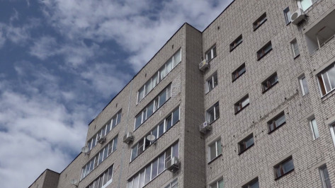 Воронежские полицейские спасли пенсионера с галлюцинациями, который мог выпасть из окна