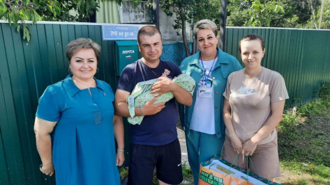 Фонд «Защитники Отечества» поздравил подгоренского ветерана СВО с рождением четвертого ребенка