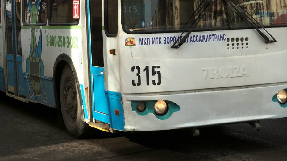 Троллейбус попал в ДТП на улице Плехановской в Воронеже