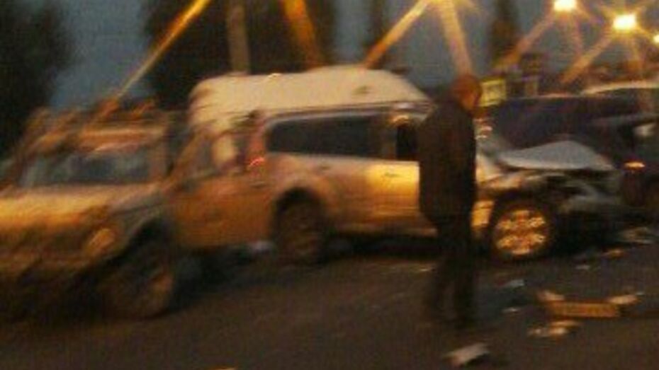 В ДТП с 6 машинами в Воронеже пострадали 2 человека