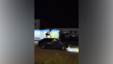 Ночные «покатушки» на крыше «девятки» под Воронежем попали на видео