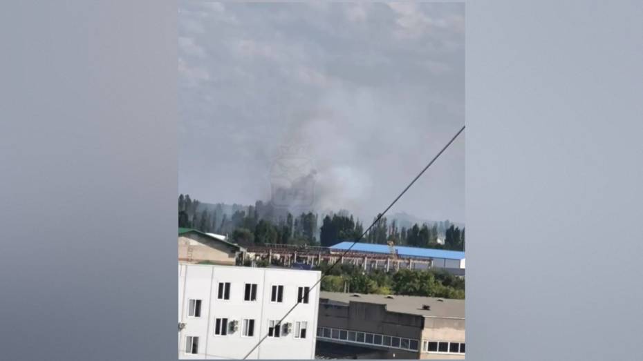 Воронежцы сообщили о пожаре в Левобережном районе города