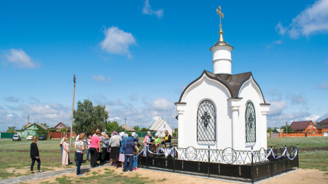 В лискинском селе Духовое освятили православную часовню