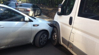 Мелкое ДТП в Воронеже парализовало улицу Ломоносова на 12,5 часов