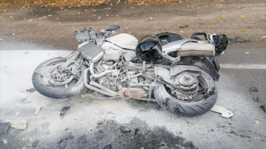 В Воронежской области мотоциклист столкнулся с грузовиком и попал в больницу