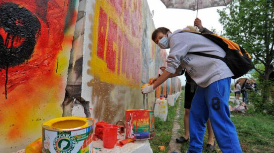 В Воронеже школьники соревновались в умении рисовать граффити на противопожарную тематику