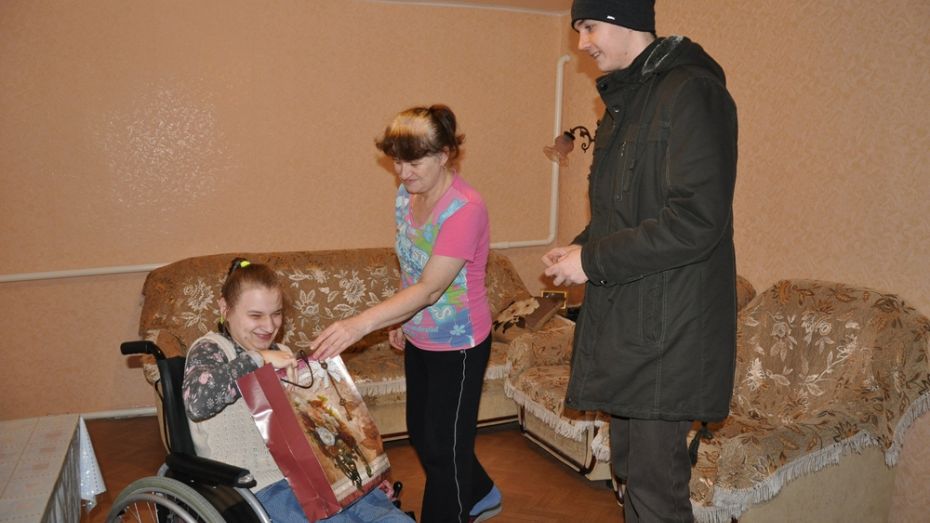 Студенты Павловского педколледжа собрали деньги для больной ДЦП девочки
