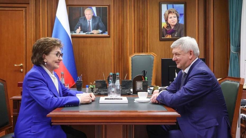 Александр Гусев и Галина Карелова обсудили реализацию инфраструктурных проектов в Воронежской области