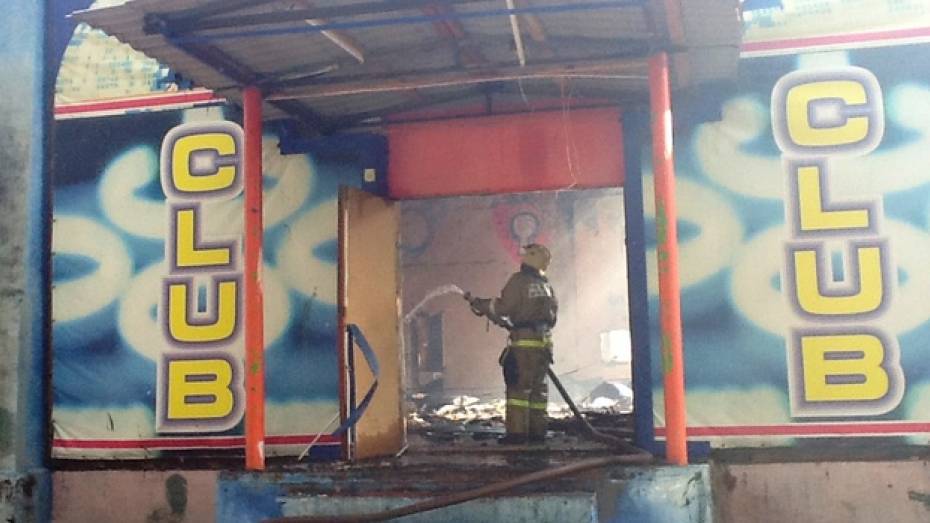 Пожар в бывшем клубе завода имени Тельмана мог произойти из-за открытого источника огня 