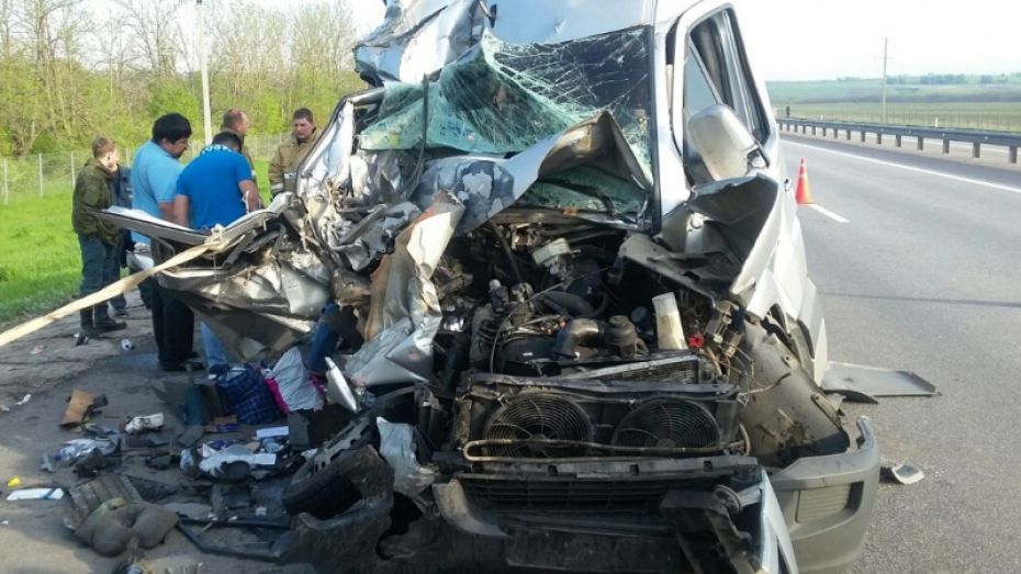 В Воронежской области 11 человек пострадали в ДТП с автобусом