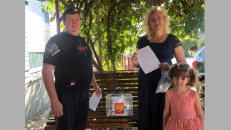 В Новохоперском районе супруги Филипповы проголосовали в серебряный юбилей свадьбы