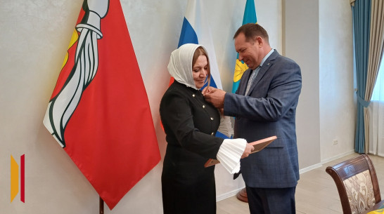 Матушке Казанского храма села Хохол вручили знак за волонтерскую работу