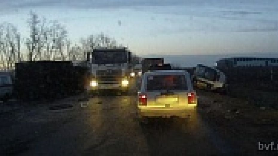 В ДТП на автодороге Воронеж – Нововоронеж пострадали четыре человека