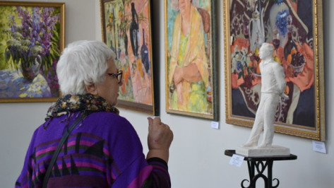 «Весенний вернисаж» собрал работы 95 воронежских художниц