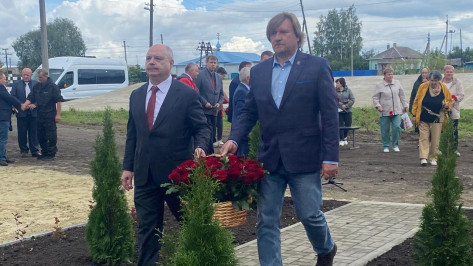 В воронежском поселке открыли памятный знак в честь погибших узников концлагерей