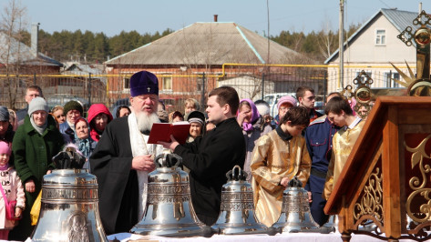 Митрополит Воронежский и Лискинский Сергий освятил колокола новоусманского храма