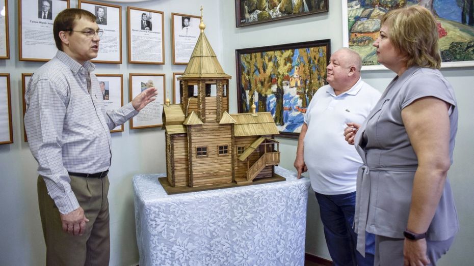 Лискинскому историко-краеведческому музею подарили копию сгоревшей карельской церкви 