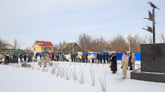 Стелу в виде летящих журавлей установили в лискинском селе Дракино