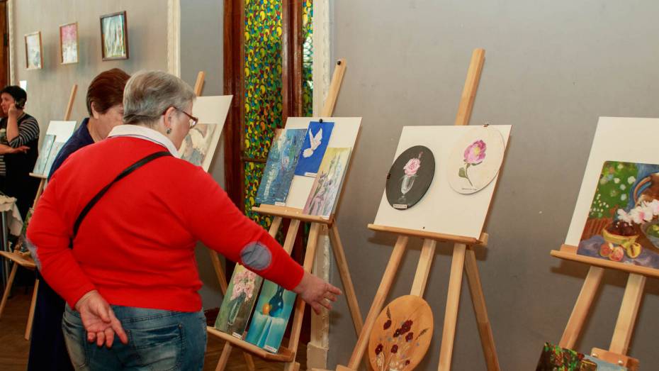 «Мир прекрасного»: В Воронеже открылась выставка творческих работ пожилых людей