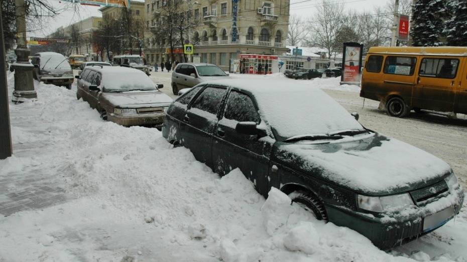 Мэрия Воронежа предупредила об эвакуации мешающих уборке снега машин