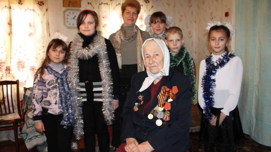 Защитница Воронежа из Петропавловского района отметила 90-летний юбилей