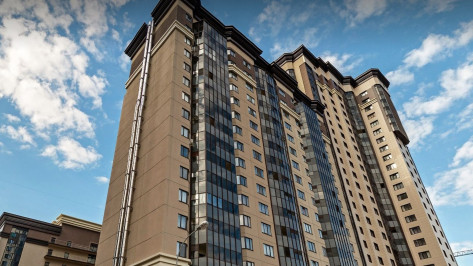 Молодой человек выпал с балкона многоэтажки на Московском проспекте в Воронеже