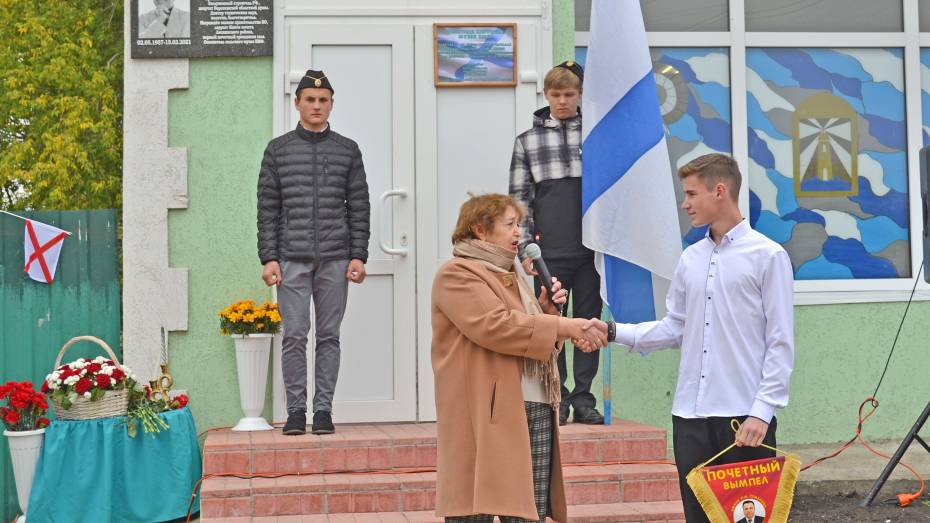 Мемориальную доску почетному жителю района Петру Семенову открыли в лискинском Нижнем Икорце