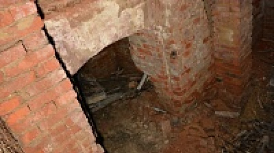 В центре Кантемировки обнаружили вход в сеть старинных подземных коридоров
