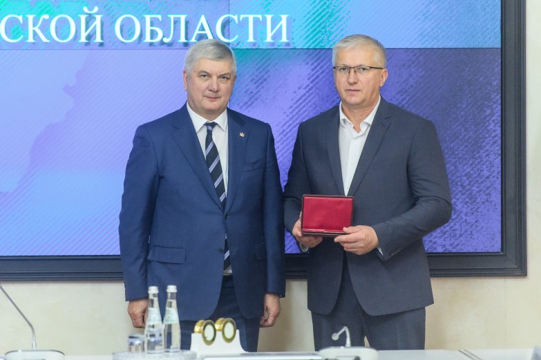 ВРУЧЕНИЕ НАГРАД В ПРАВИТЕЛЬСТВЕ