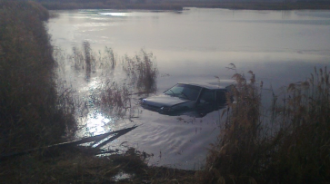 В Воронежской области машина слетела в пруд: погибли 2 женщины и девочка