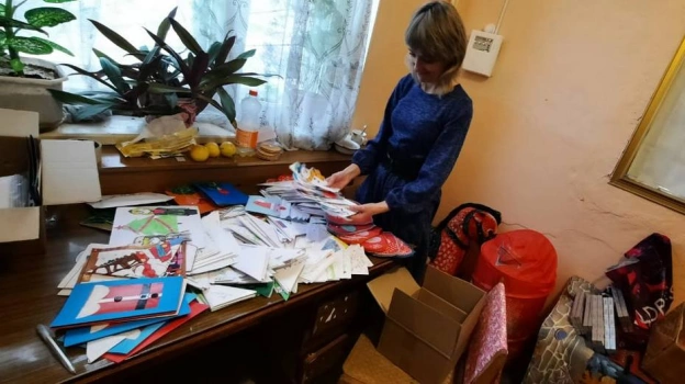 Жители Каменского района написали более 500 новогодних писем участникам СВО