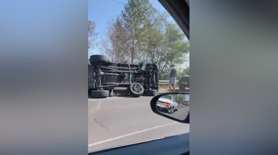 Автомобиль Mercedes Gelandewagen перевернулся в воронежском микрорайоне Подклетное