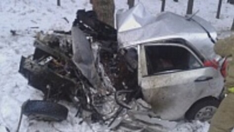 В Воронежской области в ДТП на трассе погибла 25-летняя девушка