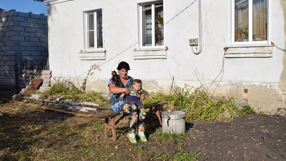 Верхнехавцы помогли многодетной семье собрать 300 тыс рублей на покупку дома