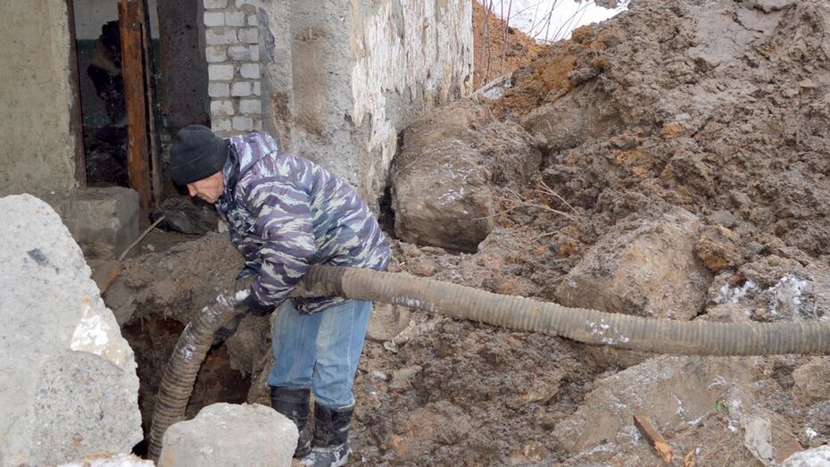Жители терновского села Народное своими силами отремонтируют водопровод