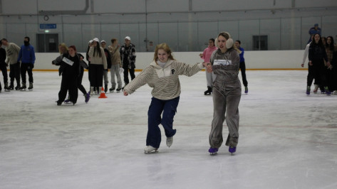 Борисоглебцев пригласили поучаствовать в конкурсно-развлекательной программе на катке