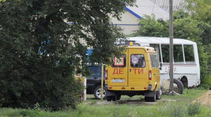 Автобусами для учеников обеспечат 380 школ в Воронежской области