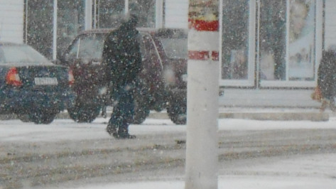 В Таловском районе из-за апрельского снегопада столкнулись сразу 4 автомобиля