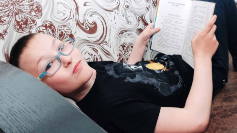 Был при смерти. Воронежскому мальчику с родовой травмой нужна 7-я операция на руке