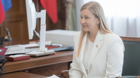 Губернатор поздравил с юбилеем уполномоченного по правам ребенка в Воронежской области Ангелину Севергину