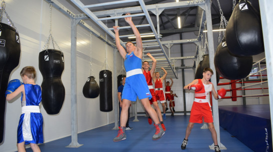 В Борисоглебске в зал бокса передали спортинвентарь