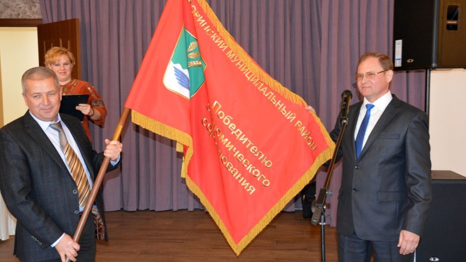 Новости пески поворинского. Пески Поворинский район глава. Глава Поворинского муниципального района Воронежской области. Глава песок Поворинского района. Сайт Поворинской администрации.