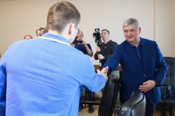 Александр Гусев навестил вернувшихся с Украины воронежских росгвардейцев в подмосковной больнице