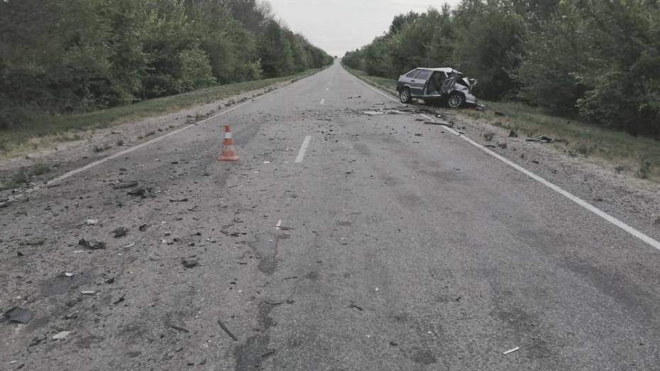 В Воронежской области в ДТП погиб водитель и пострадали 3 пассажира